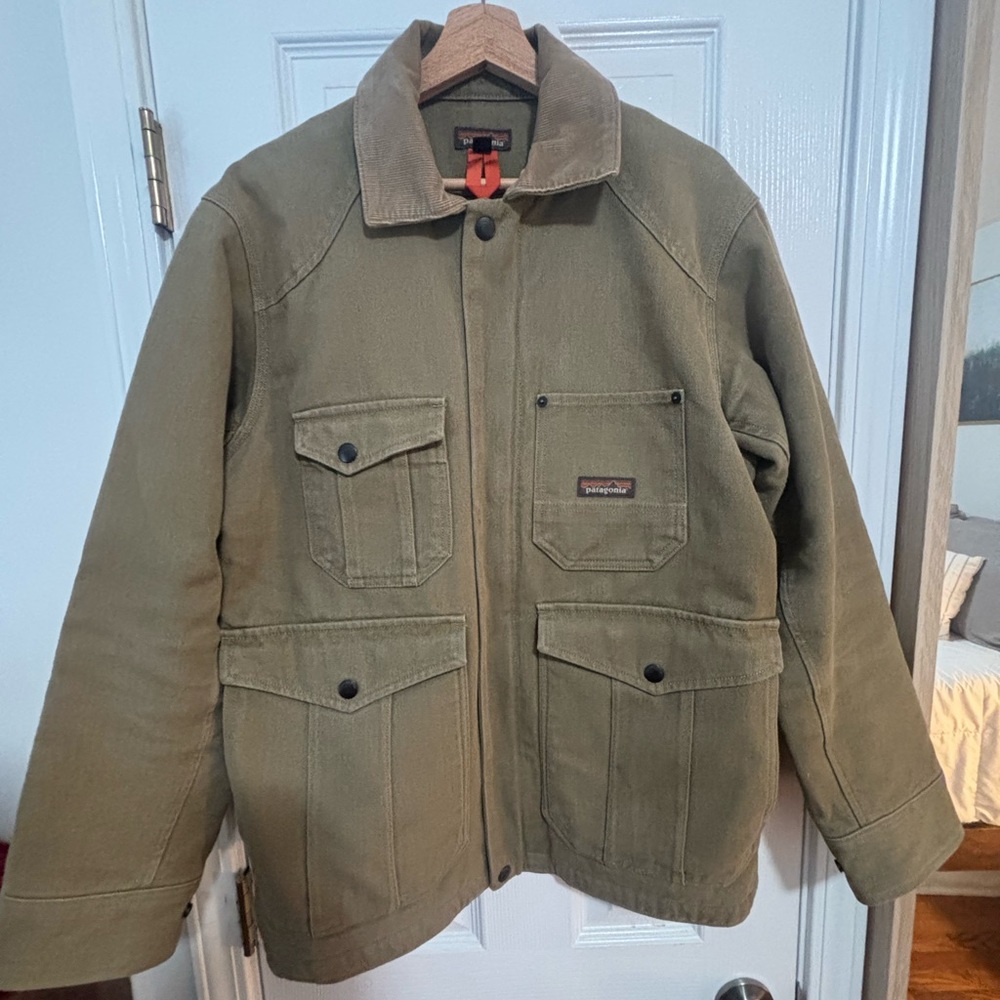 Patagonia Iron Forge Barn Coat in Dark Ash.